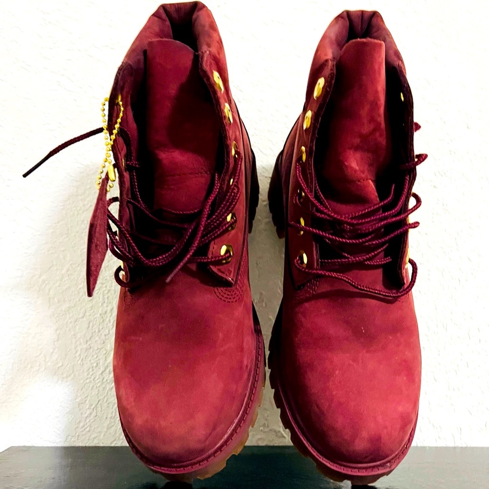 Burgundy timberland boots,size 5